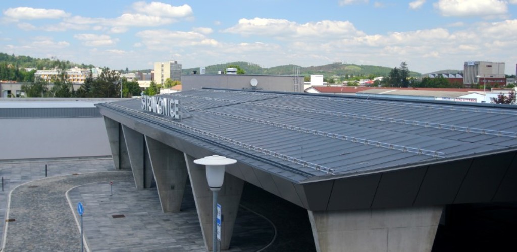 Terminal de transport avec toit à joint debout NedZink NOVA