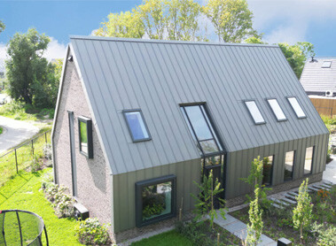 Geprepatineerd zink: duurzaam en écht onderhoudsvrij! Geprepatineerd zink: duurzaam en écht onderhoudsvrij!